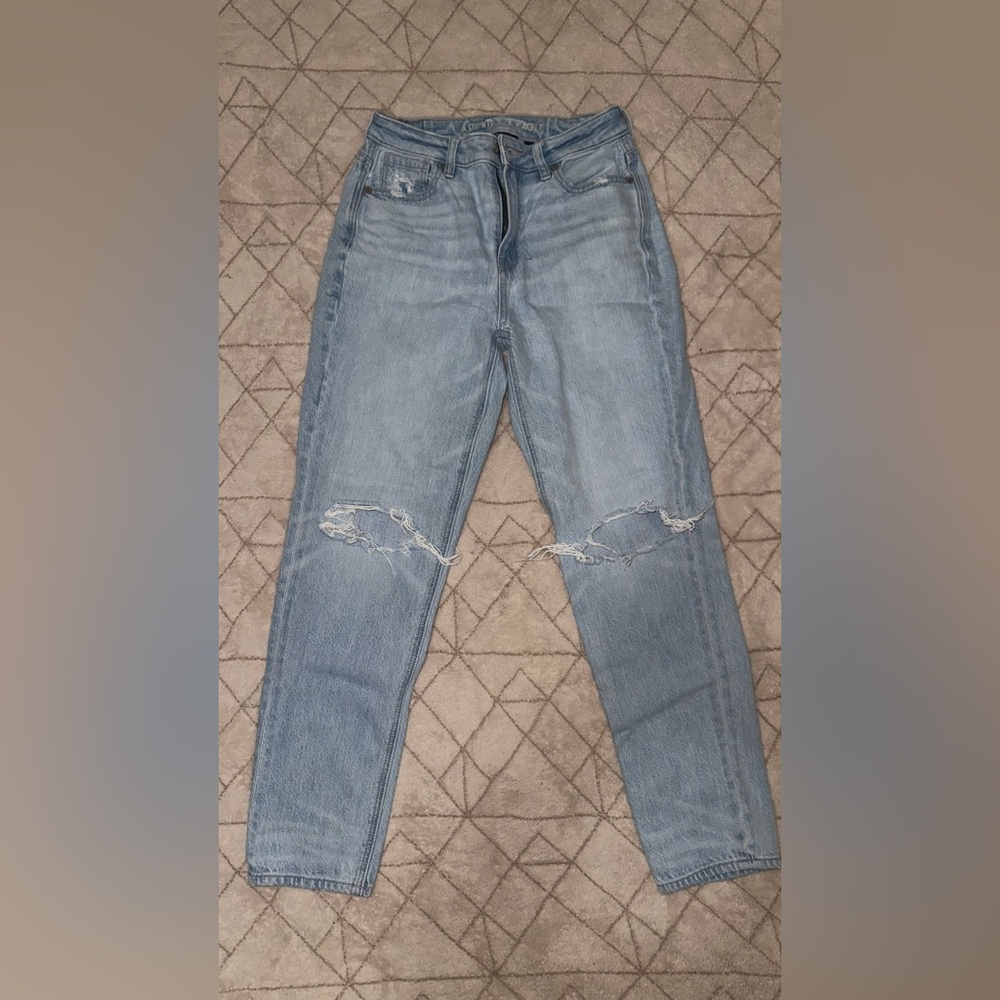 American Eagle Outfitters ripped mom jeans size 0 short